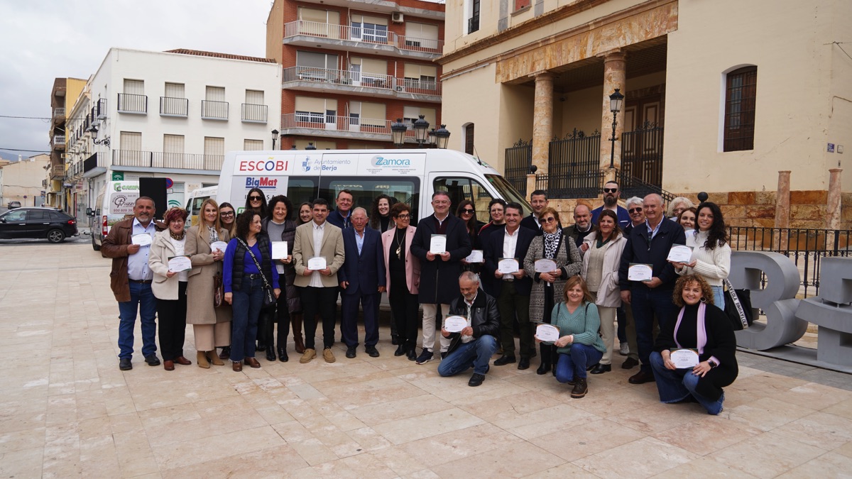 El Timón estrena en Berja su nueva furgoneta gracias al apoyo de empresas e instituciones
